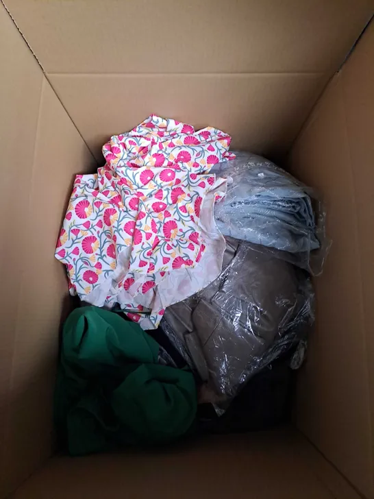 BOX OF APPROXIMATELY 20 ASSORTED CLOTHING AND FASHION ITEMS IN VARIOUS STYLES, SIZES, AND COLOURS - COLLECTION ONLY