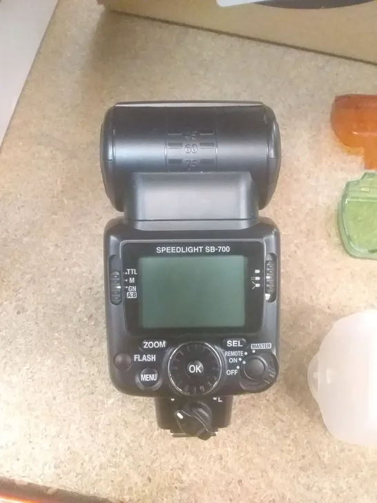 NIKON SB-700 AUTOFOCUS SPEEDLIGHT 