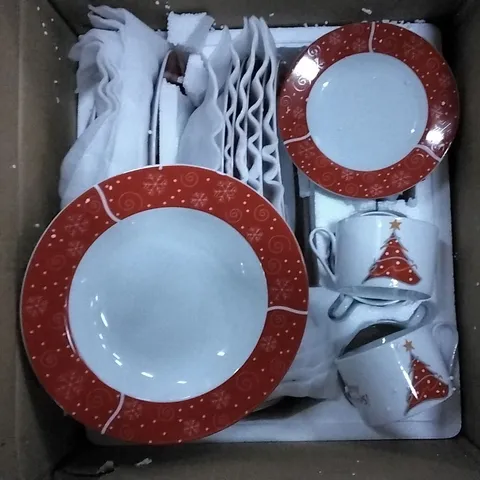 BOXED MCALLISTER CHRISTMAS TREE 30 PIECE DINNERWARE SET