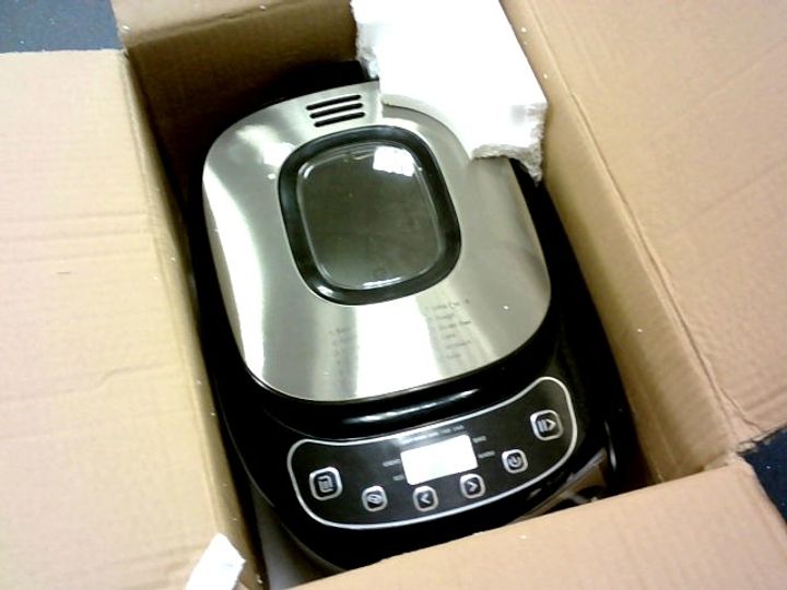 BREAD MAKER WITH 12 AUTOMATIC PROGRAMMES 3156585Simon Charles Auctioneers