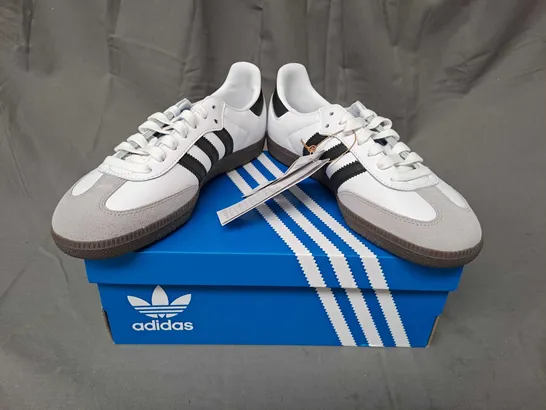 BOXED PAIR OF ADIDAS SAMBA OG SHOES IN WHITE/BLACK UK SIZE 6