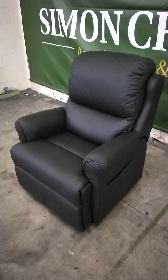 QUALITY BRITISH DESIGNED & MANUFACTURED G PLAN NEWMARKET LARGE DUAL ELEVATE CAMBRIDGE BLACK LEATHER ARMCHAIR