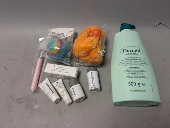 BOX OF APPROXIMATELY 15 COSMETIC ITEMS TO INCLUDE ORAL-B CROSS ACTION HEADS, ROYAL ESSENCE ROSE, AND LONDON WOW EMTIONS ETC. 