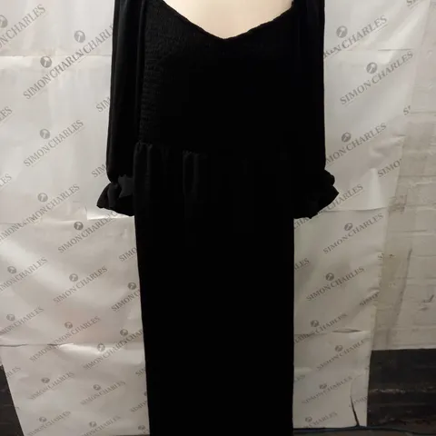 NEW LOOK SLEEVED DRESS IN BLACK - UK 18