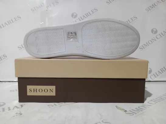 BOXED PAIR OF SHOON EIDOLON TRAINERS IN BLACK SIZE 7