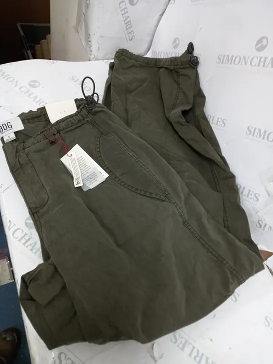 BDG GREEN WALKING PANTS SIZE S 