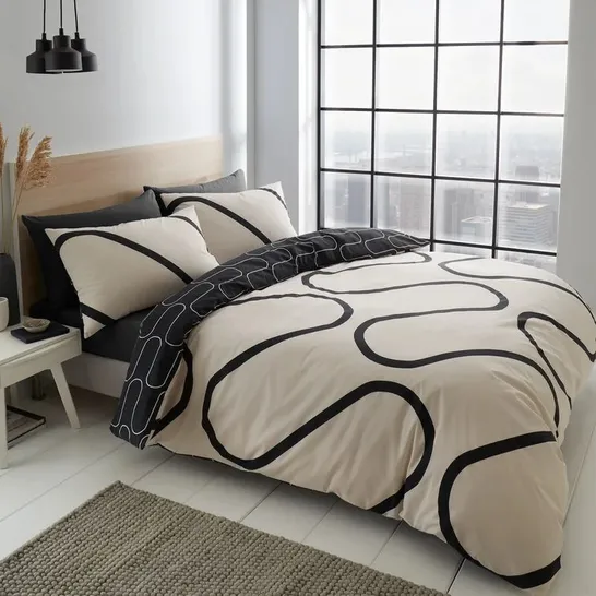 BAGGED LINEAR CURVE GEOMETRIC EASY CARE DUVET SET, SIZE NOT SPECIFIED 