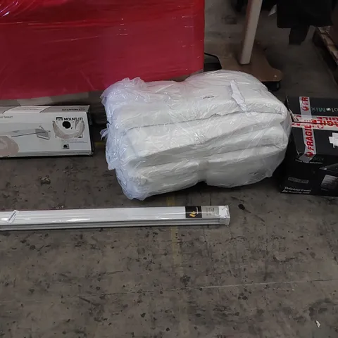 PALLET OF ASSORTED ITEMS INCLUDING: FOOD DEHYDRATOR, ROLLER BLINDS, SMART MONITOR RISER, MEMORY MATTRESS TOPPER 