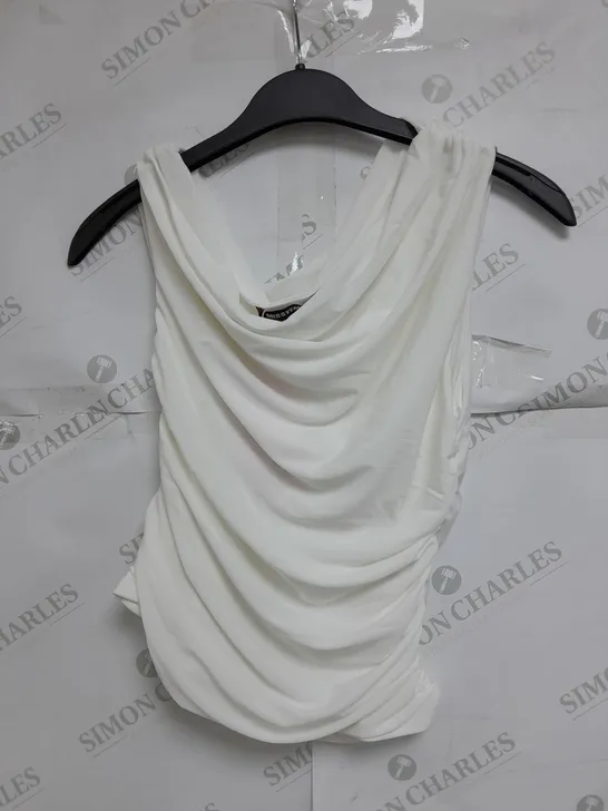 LIDIA WHITE SUPER SOFT OF THE SHOULDER TOP SIZE 10 