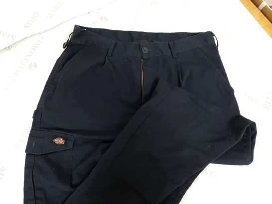 DICKIES MULTI-POCKET TROUSERS IN NAVY - 34R