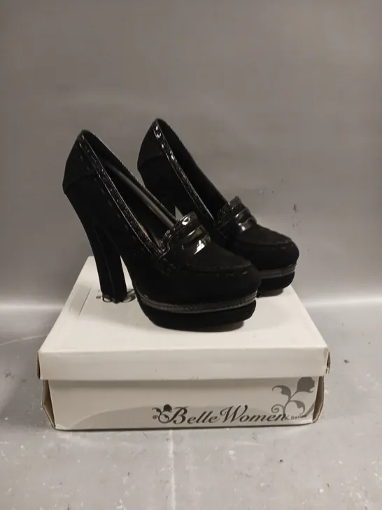 BOXED PAIR OF BELLE WOMENS HIGH HEEL SLIP ON SHOES IN BLACK - SIZE 4