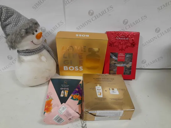 APPROXIMATELY 25 ASSORTED PRODUCTS TO INCLUDE; SNOWMAN PLUSH, LARGE GIN GLASS, MILK TO CARAMEL SLEEKSTERS, PAMPER NIGHT, BOSS THE SCENT FOR HER 50ML, 25 MINUTES TO GLOW, RUDOLPH THE RED NOSED REINDEER RRP £567