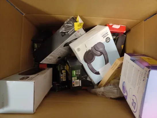 BOX OF APPROXIMATELY 30 ASSORTED ELECTRICALS TO INCLUDE TRUE WIRLESS EARBUDS IN BLACK, MIXX 0X1 ON EAR WIRED HEADPHONES, PORTABLE BLUETOOTH SPEAKER, ETC