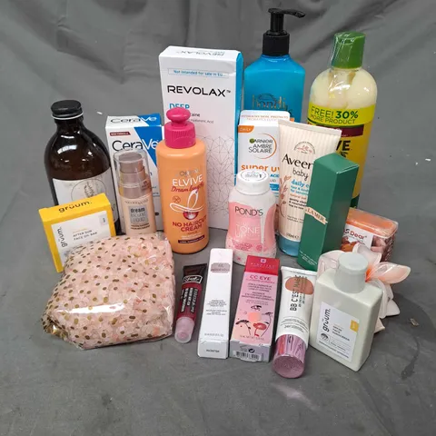 APPROXIMATELY 20 ASSORTED COSMETIC PRODUCTS TO INCLUDE GRUUM SUNSCREEN, ERBORIAN CC EYE CONTOUR CREAM, CERAVE HYALURONIC ACID SERUM ETC