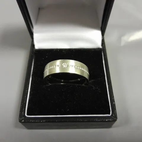 18CT WHITE GOLD UNISEX WEDDING BAND SET WITH NATURAL DIAMOND