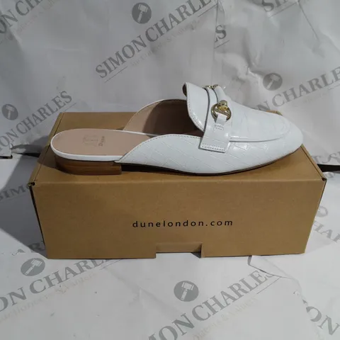 BOXED DUNE  WHITE CROC PRINT LEATHER SLIM SOLE BACKLESS SHOES SIZE 6/39