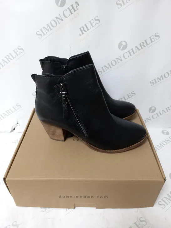 BOXED PAIR OF DUNE PAICE ANKLE BOOTS IN BLACK UK SIZE 7