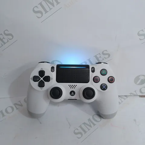 WIRELESS PS4 CONTROLLER IN WHITE