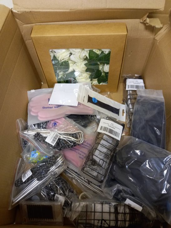 LOT OF APPROXIMATELY 15 HOUSEHOLD AND DECORATIVE ITEMS TO INCLUDE GARDENING GLOVES, DIAMOND PAINTING, DECORATIVE TAPE ETC