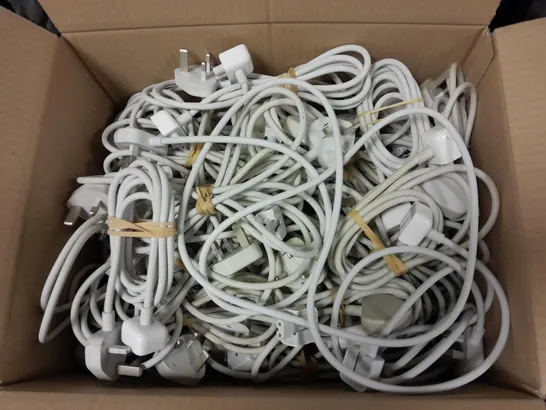 APPROXIMATELY 70 MAGSAFE EXTENSION LEADS