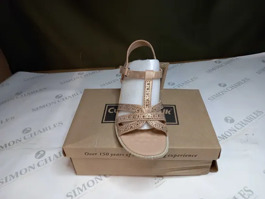 BOXED CUSHION WALK DIAMANTE TRIM SANDALS SIZE 6