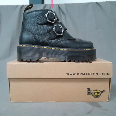 BOXED PAIR OF DR MARTENS DEVON FLWR ANKLE BOOTS IN BLACK UK SIZE 5