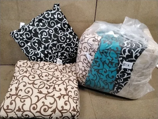 LOT CONTAINING APPROXIMATELY 9 PATTERN PRINT CUSHIONS (COLLECTION ONLY)