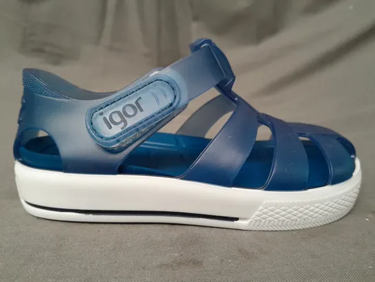 BOXED PAIR OF IGOR KIDS SANDALS IN BLUE SIZE 5