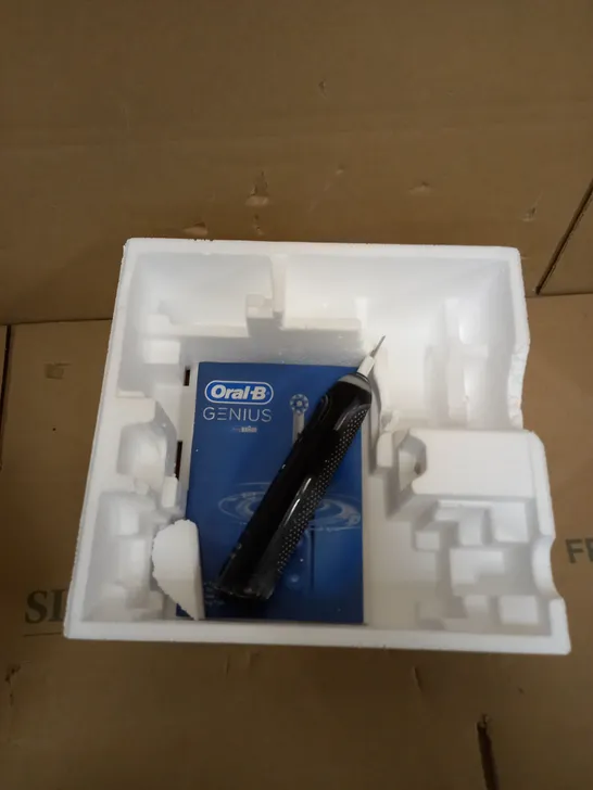 ORAL-B GENIUS 8000 ELECTRIC TOOTHBRUSH