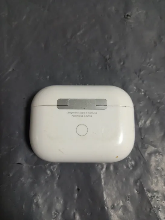 PAIR OF APPLE AIRPODS PRO IN WHITE