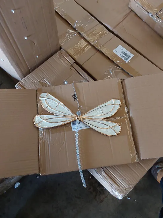 BOXED CRYSTAL DRAGONFLY WALL DECOR PIECE 