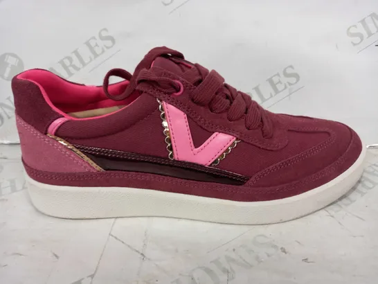 BOXED PAIR OF VIONIC TRAINERS IN BURGUNDY SIZE 4