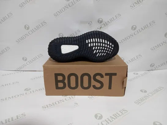 YEEZY BOOST 350 V2 IN BLACK - UK 5