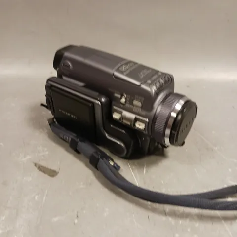 SONY DCR-IP55E DIGITAL VIDEO CAMERA 