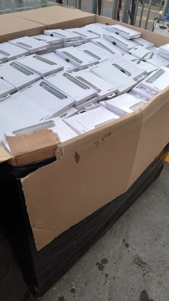 PALLET OF APPROXIMATELY 750 BRAND NEW TECH 21 MOBILE PHONE CASES