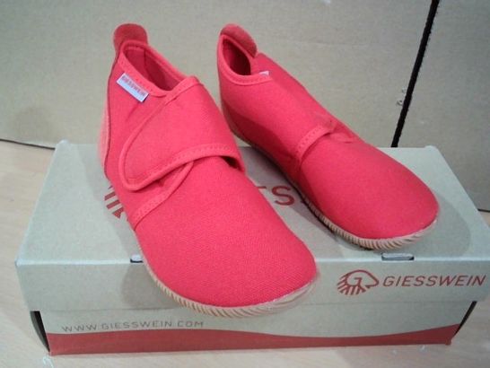 BOXED PAIR OF GIESSWEIN KIDS SLIM FIT SHOES RED SIZE 29