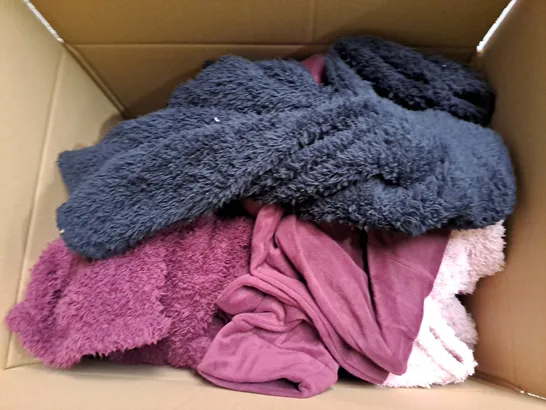 BOX OF APPROX 10 ASSORTED CLOTHING ITEMS TO INCLUDE - TROUSERS , CARDIGAN , CAPE