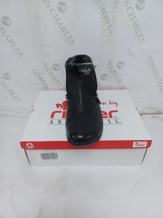 BOXED RIEKER ANTISTRESS LADIES BLACK FLEECE LINED BOOTS ZIP FASTENING. SIZE EU 39