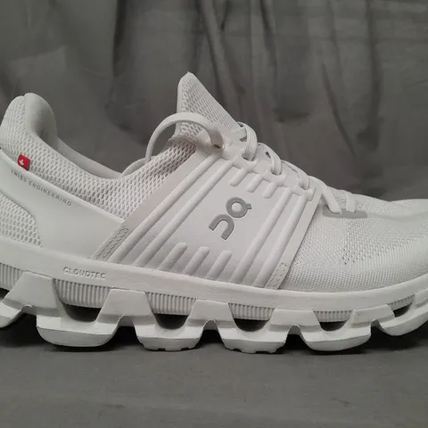 PAIR OF ON CLOUDSWIFT SHOES IN OFF-WHITE UK SIZE 9