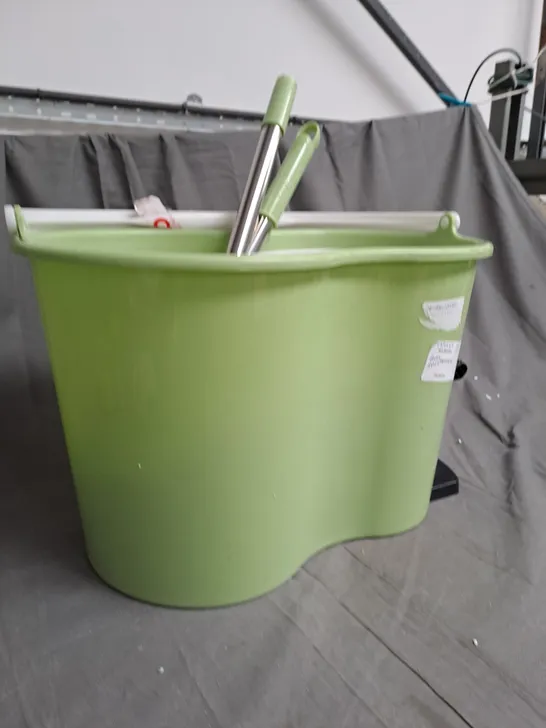 OUTLET SPIN MOP BUCKET SYSTEM 