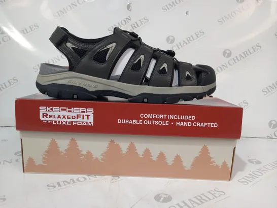 BOXED PAIR OF SKECHERS RELAXED FIT SANDALS IN GREY UK SIZE 12