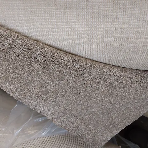 ROLL OF QUALITY FIRST IMPRESSIONS NEAT AND TIDY CARPET // APPROXIMATELY 4.3M LENGTH X 5M WIDTH 