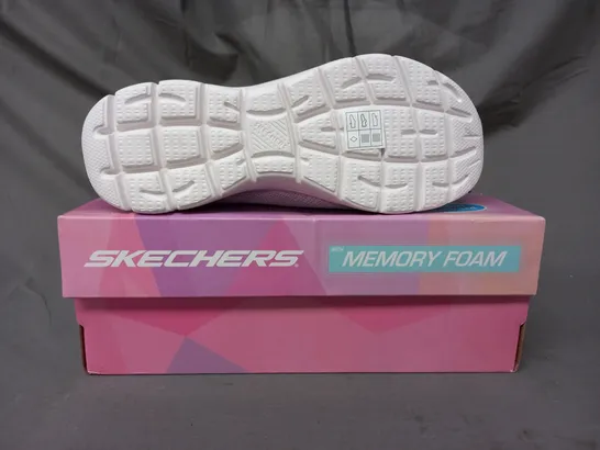 BOXED PAIR OF SKECHERS MEMORY FOAM TRAINERS IN PINK UK SIZE 4