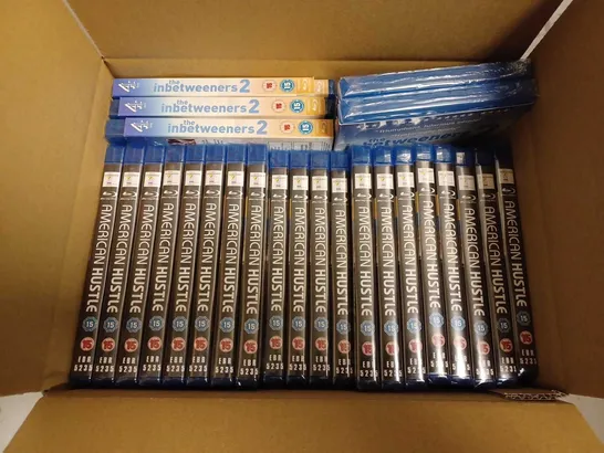 LOT OF APPROXIMATELY 25 BLURAY DVDS TO INCLUDE 20 'AMERICAN HUSTLE' DVDS, 5 'THE INBETWEENERS 2' DVDS