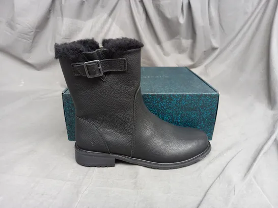 EMU AUSTRALIA BYRON ZIP BOOT IN BLACK SIZE 7