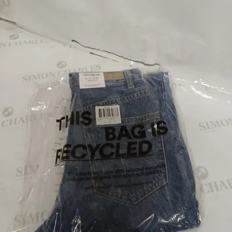 BOX OF APPROX 20 BRAND NEW COTTON:ON MOM JEANS - COOGEE BLUE SIZE AUS 6