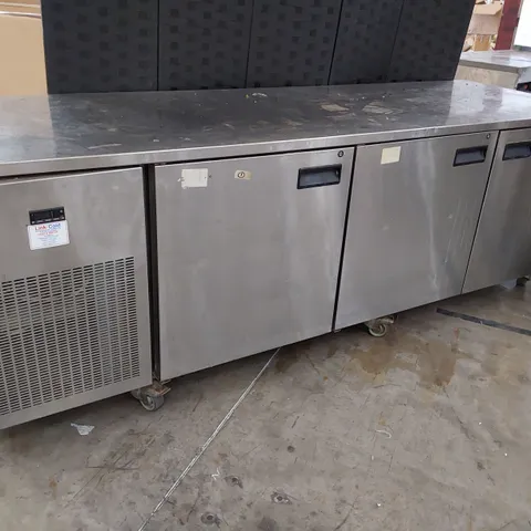 FOSTER COMMERCIAL TRIPLE DOOR COUNTER FRIDGE 