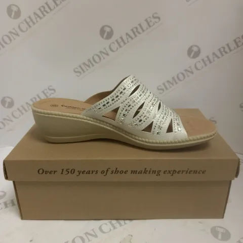 BOXED PAIR OF CUSHION WALK DIAMANTE MULE SHOES - SIZE 5