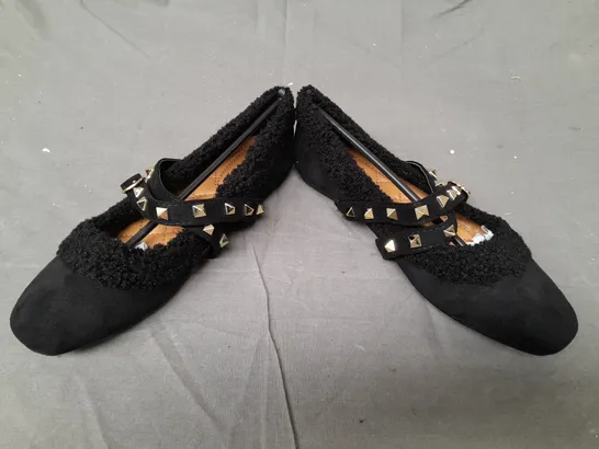 BOX OF APPROXIMATELY 8 BOXED PAIRS OF BELLA STAR CLOSED TOE SHOES IN BLACK W. GOLD EFFECT STUDS - VARIOUS SIZES