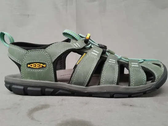 BOXED PAIR OF KEEN SANDALS IN GREEN UK SIZE 7.5